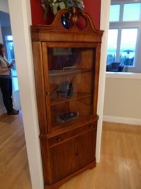 048 Fed. style corner cabinet