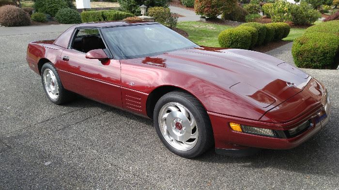 1993 40th Anniversary model Corvette, passenger's side, with removable hardtop in place