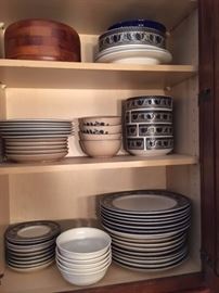 Love this stoneware pattern for everyday dishes.