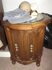 Round accent table cabinet