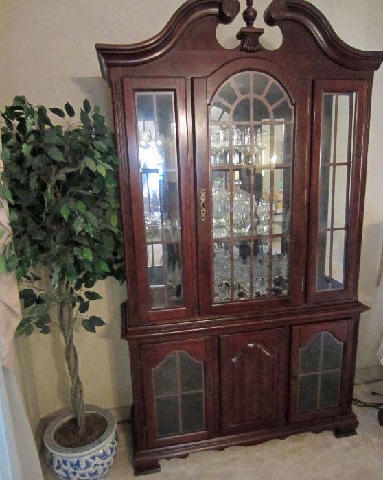 ETHAN ALLEN china cabinet .. nice size not too large