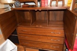 Inside of Lane Dresser. (Lane Acclaim)