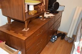 Lane Mid Century Modern Dresser