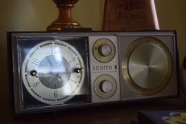 Zenith Vintage clock radio
