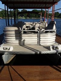 SanPan pontoon boat