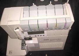 Pfaff Coverlock 4872