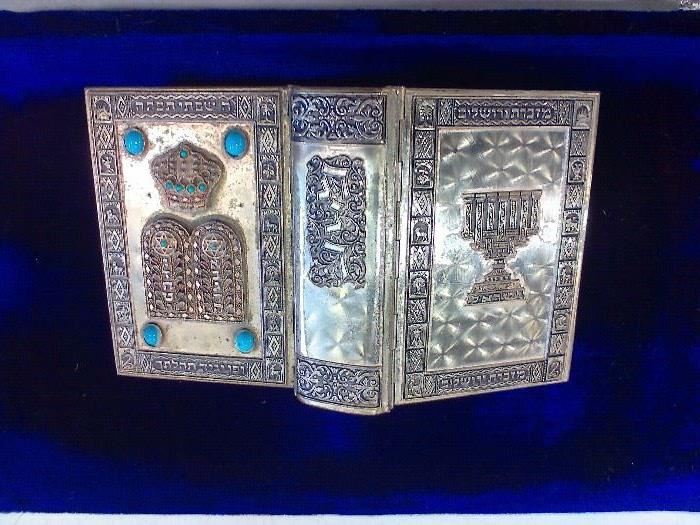 The detail on this Torah book cover must be seen to be believed. The exquisite craftsmanship makes this item a wonderful gift for yourself or someone else. 