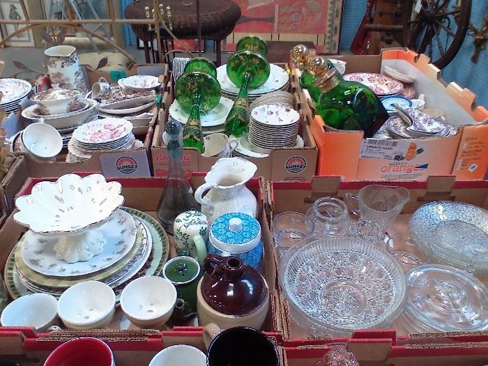 Here is an overview of the many lots of dishes, cups, saucers, vases, pitchers and creamers available this Discovery Sale. The sale includes all different kinds of patterns, mediums, and colors to fit your decor and personal taste. 