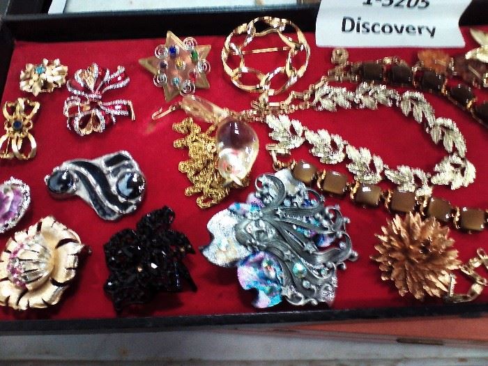 These pins will dress up any outfit. Use one on the lapel  of your jacket or coat, add it to a hat, or use it to adorn a scarf or handbag. Come see all our jewelry trays at the Discovery Auction.