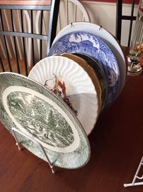 ANTIQUE AND DECORATIVE COLLECTABLE PLATES