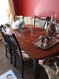 KITCHEN TABLE WITH CHAIRS WITH EXTRA LEAF