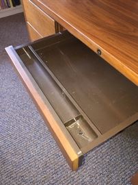 EXECUTIVE OFFICE DESK