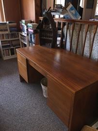 EXECUTIVE OFFICE DESK