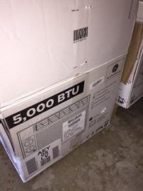 WINDOW AIR CONDITIONING UNIT