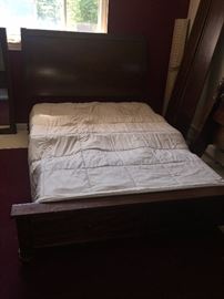 CHERRY WOOD QUEEN SIZE BED WITH DRAWERS