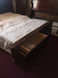 CHERRY WOOD QUEEN SIZE BED WITH DRAWERS