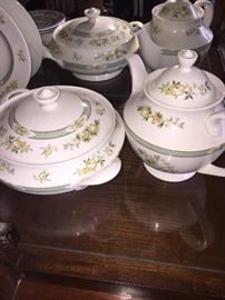 ROYAL DOULTON TONKIN CHINA SET WITH RARE PIECES