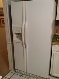Refrigerator Freezer side by side