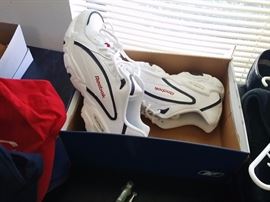 new in box tennis shoes
