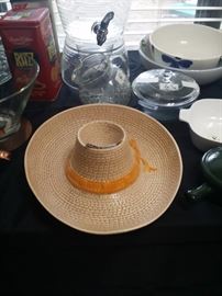 sombrero plate, for nacho's and chips (been mugs not included LOL)