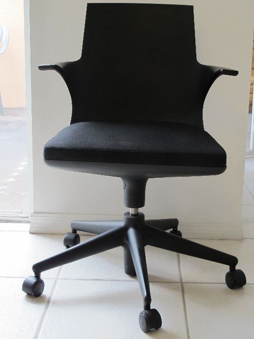 KARTELL SPOON CHAIR - DESIGNED BY ANTONIO CITTERIO AND TOAN NGUYEN