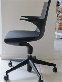 KARTELL SPOON CHAIR - BLACK POLYPROPYLENE 