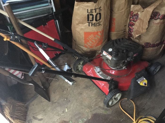 excellent condition push mower, runs great