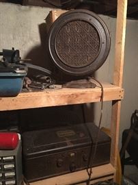 Very early antique Atwater Kent Radio and very rare speaker!!  Awesome pieces