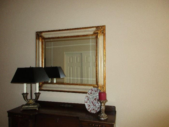 MIRROR AND LAMP