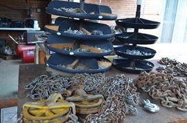 Revolving Hardware Tray/Stand and Chains with Hooks and Pulleys