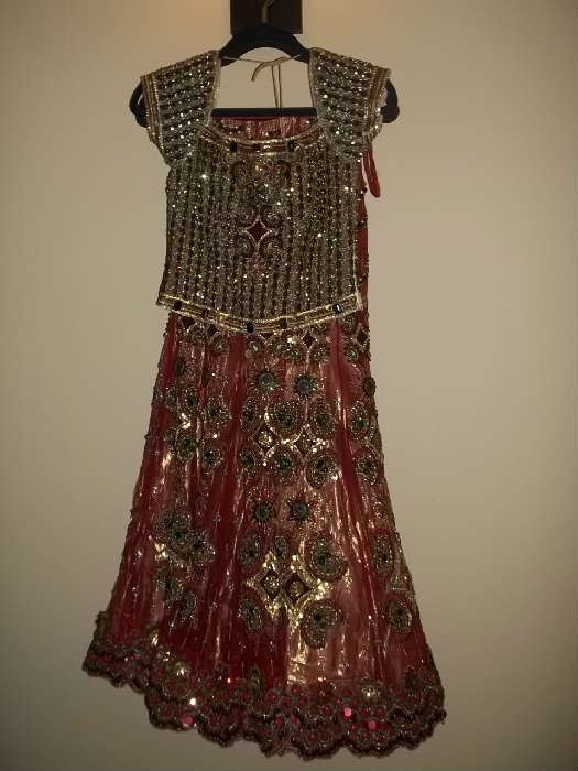 Exquisite New Lengha two piece Indian Wedding dress size small-never worn --just stunning!