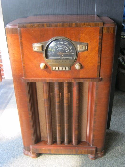 Zenith cabinet radio