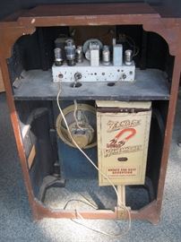 Zenith cabinet radio back