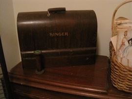 ANTIQUE SINGER