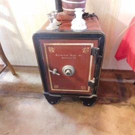 Syracuse Safe Co antique safe