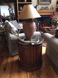 Cylindrical cabinet, earthenware storage jar lamp