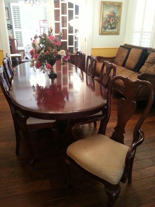 Grand dining table with 8-10 chairs by Thomasville