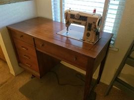 Singer 401 sewing machine with cabinet