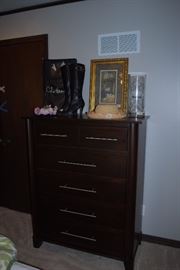 Daniels Amish chest of drawers