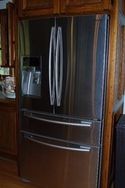 Samsung Refrigerator (like new)