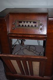 Old tube radio/record player