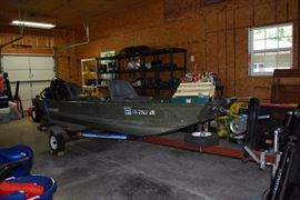 Alumacraft fishing boat 
