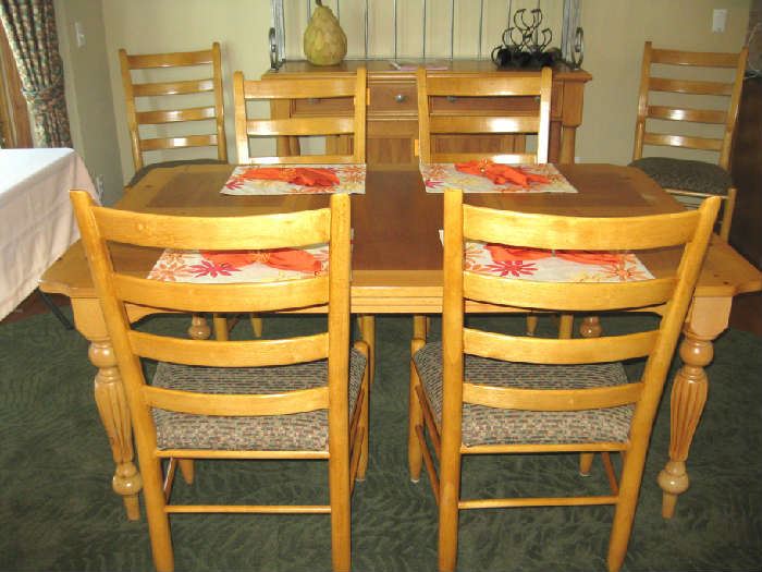 kitchen/dining set 6 chairs and buffet