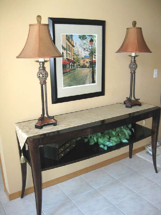 sofa table and two lamps