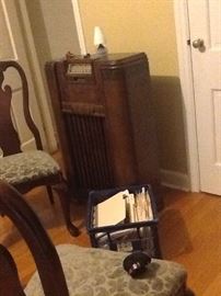 Philip cabinet radio