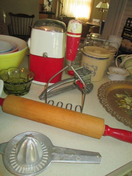 A few of the several vintage kitchen items in this sale