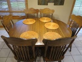 Oak Pedestal Table with two leaves and Six Chairs!