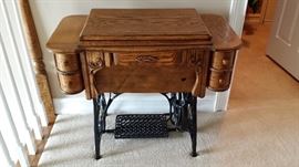 Amazing Singer Sewing Machine & Cabinet with Accessories & Manual.  Fantastic Condition