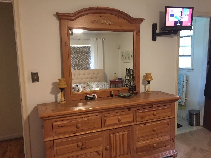 Broyhill Fontana triple dresser and mirror goes with headboard and footboard