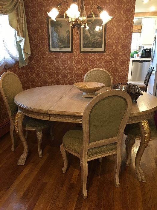 Nice light wood French country style dining table with leaves & chairs 